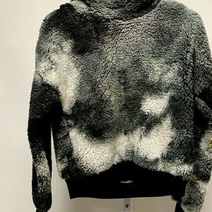 Super soft women’s fleece hoodie size M